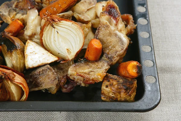Carne e legumes grelhados — Fotografia de Stock