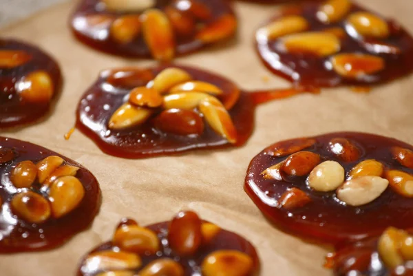 Caramelo com amendoim — Fotografia de Stock