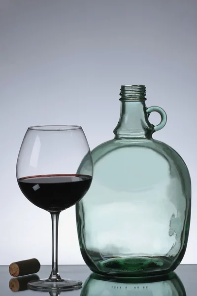 Şarap kadehi ile natürmort — Stok fotoğraf