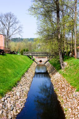 Kanal park, Bahar