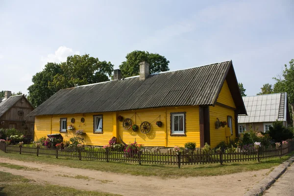 Casa da aldeia lituana — Fotografia de Stock