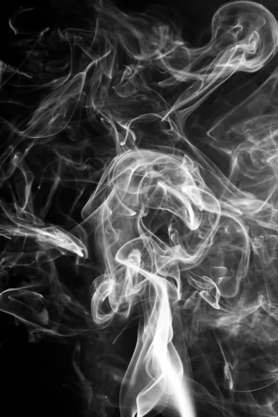 Дым, черный фон — стоковое фото
