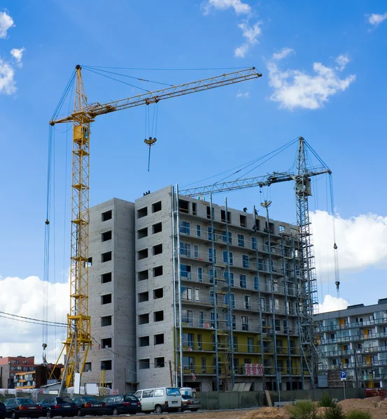 Construcción de un moderno edificio residencial — Foto de Stock