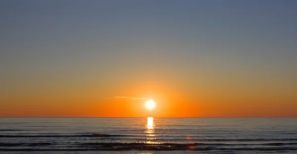 Sonnenuntergang auf See — Stockfoto