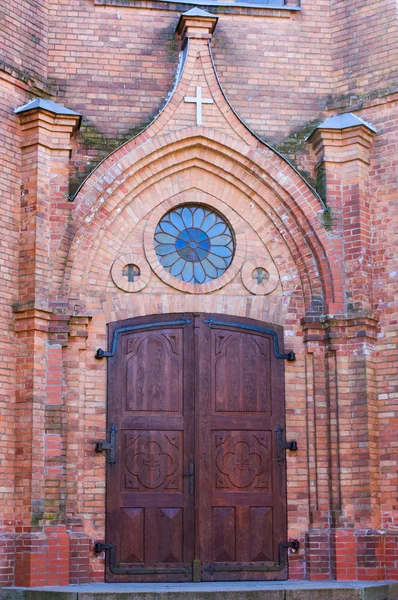 Puerta en una iglesia vieja — Foto de Stock