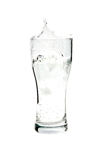 Вода в стакане, изолированная — стоковое фото