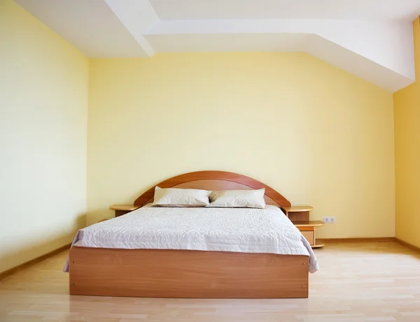 Interieur slaapkamer, bed — Stockfoto