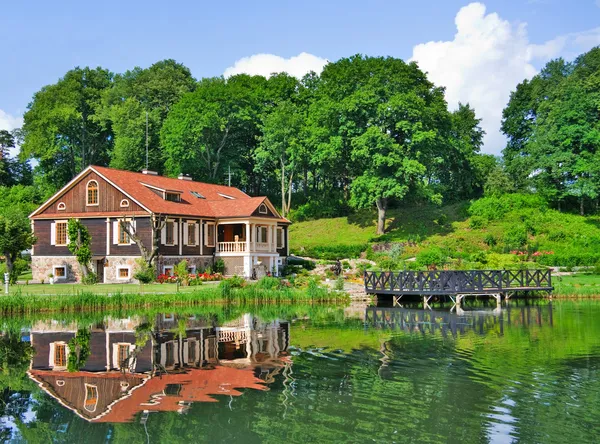 Mansion by the Lake — Stock Photo, Image
