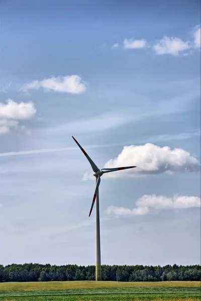Elektrowni wiatrowej, wiejskiego krajobrazu — Zdjęcie stockowe