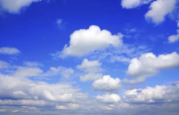Céu nuvens fundo — Fotografia de Stock