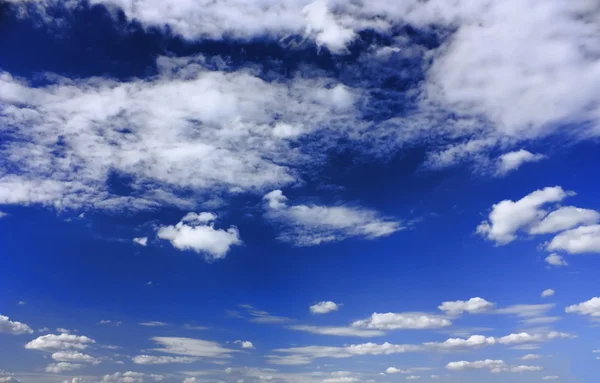 Ουράνια σύννεφα φόντο — Φωτογραφία Αρχείου