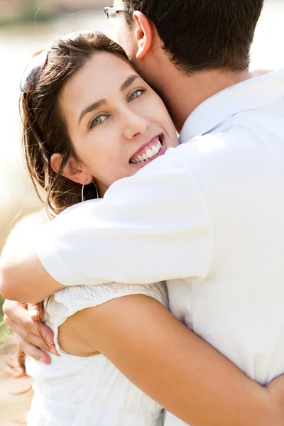 Zbliżenie para piękny przytulanie — Zdjęcie stockowe