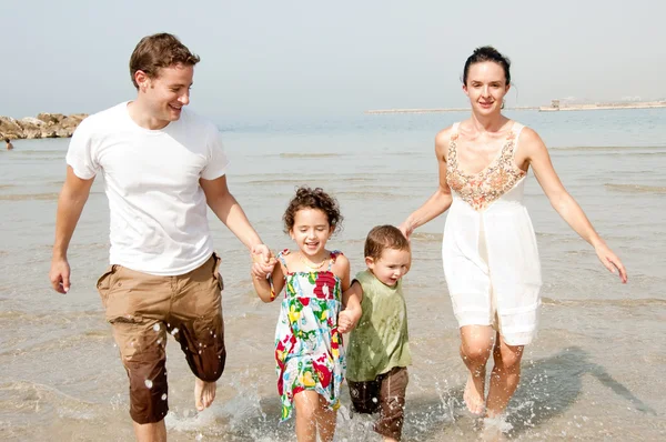 Rodina v beach — Stock fotografie