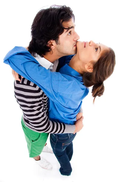 Unga par kramar varandra — Stockfoto
