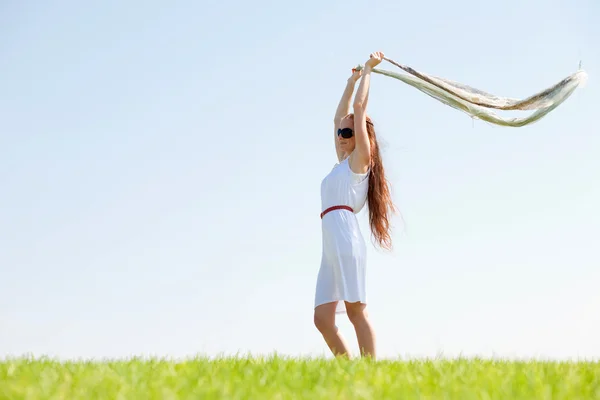 Junge Amerikanerin mit fliegendem Schleier — Stockfoto