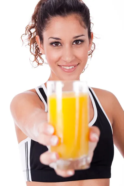 Kvinna anläggning färsk juice — Stockfoto