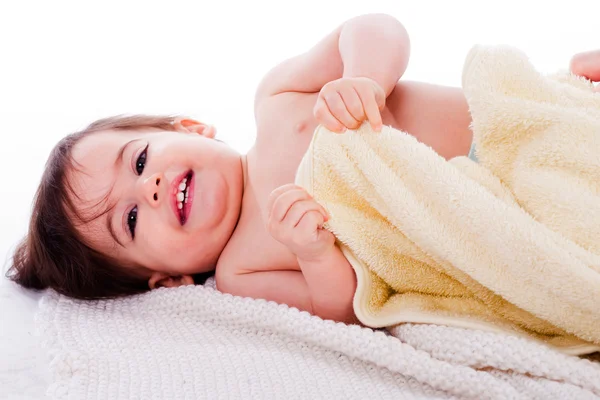Kis mosolygós baba fekvő — Stock Fotó