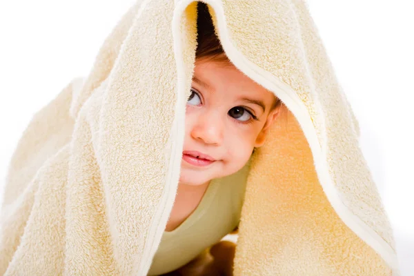 Bebê olhando para fora de cobertor — Fotografia de Stock