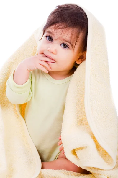 Oskyldiga barnet insvept i handduk — Stockfoto