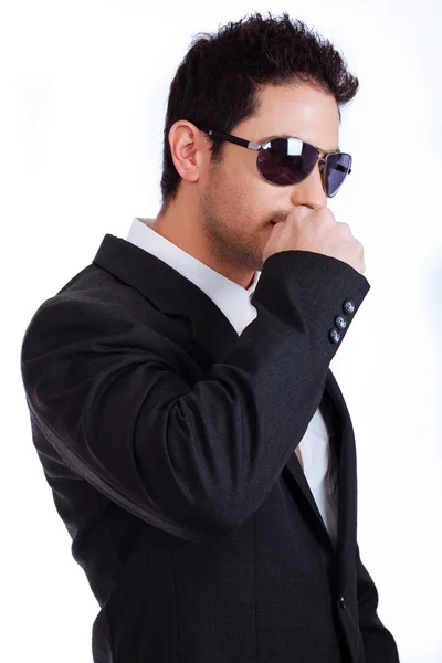 Retrato de um homem de negócios com óculos de sol — Fotografia de Stock