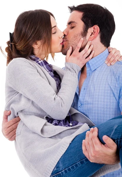 Романтическая пара целует друг друга — стоковое фото