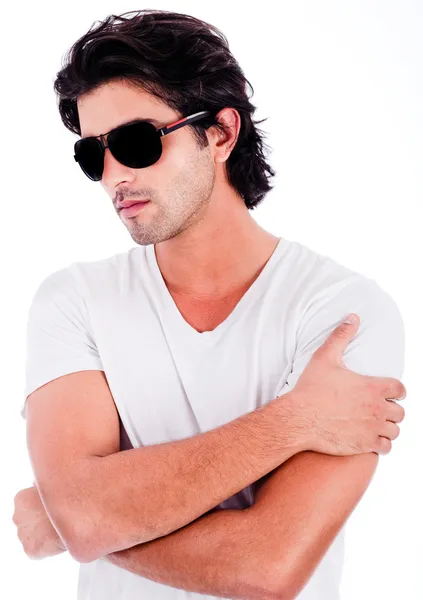 Giovane uomo con occhiali da sole neri — Foto Stock