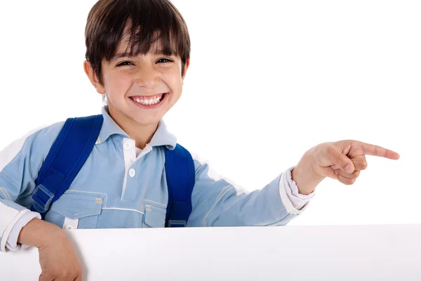 Szczęśliwy młody chłopak, wskazując na kopiowanie sapce — Zdjęcie stockowe
