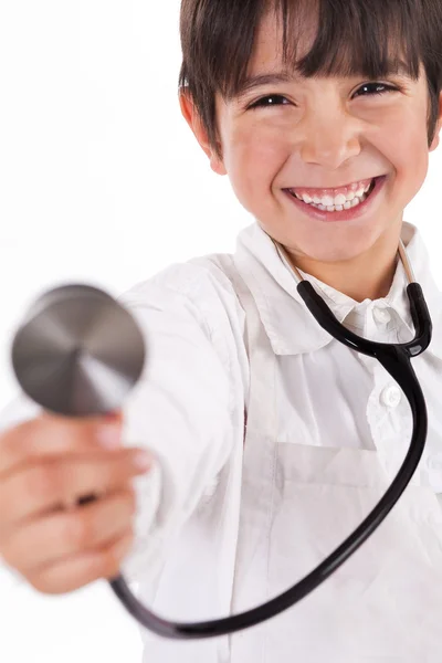 Petit docteur montrant son stéthoscope — Photo