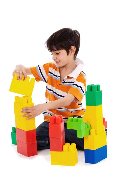 Roztomilý malý chlapec hra — Stock fotografie