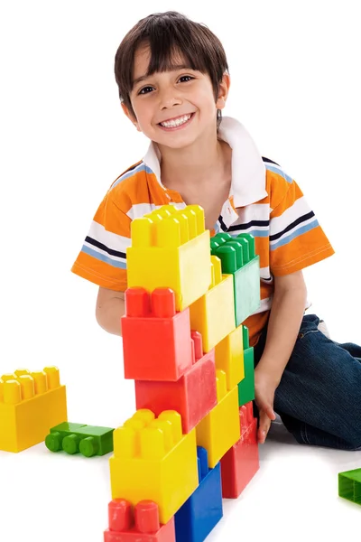 Pojke leker med byggstenar — Stockfoto