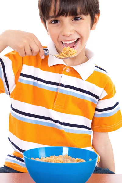 彼は朝食を持っている若い男の子 — ストック写真
