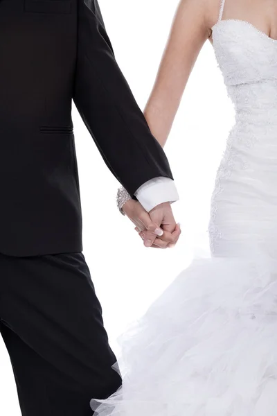 Νύφη και γαμπρός χέρια συγκρατούν — Φωτογραφία Αρχείου