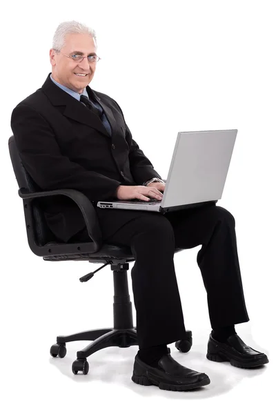 Upptagen affärsman som sitter i stol — Stockfoto