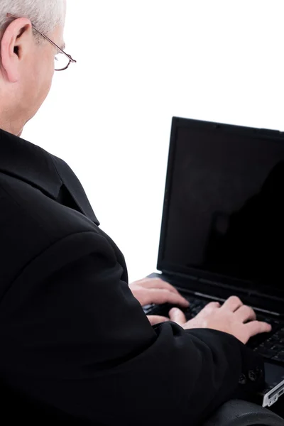 Zakenman die in laptop werken — Stockfoto