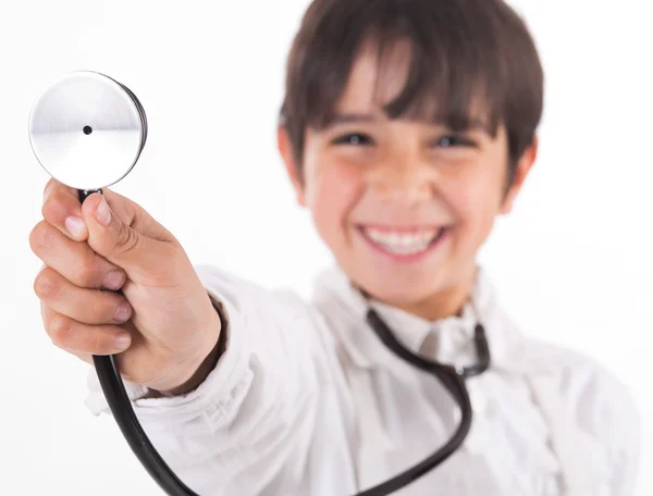 Küçük doktor onun stetoskop gösterilen — Stok fotoğraf