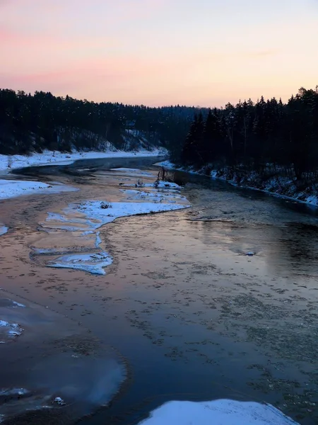 Zimní řeka. — Stock fotografie