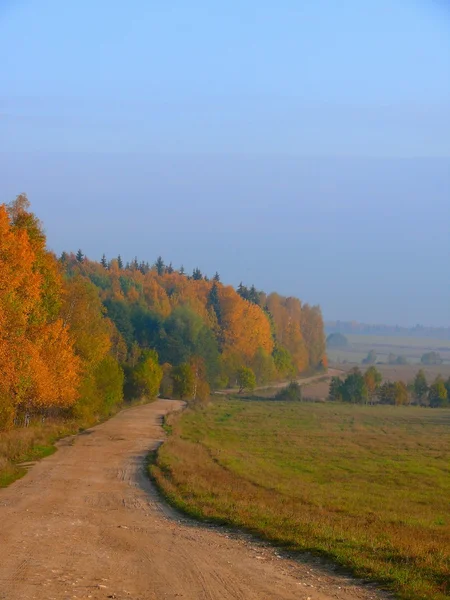 Herbstliche Landschaft. — Stockfoto