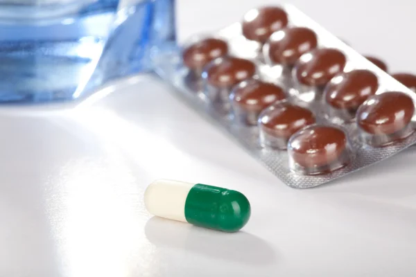 Medicines in capsules and tablets — Stock Photo, Image
