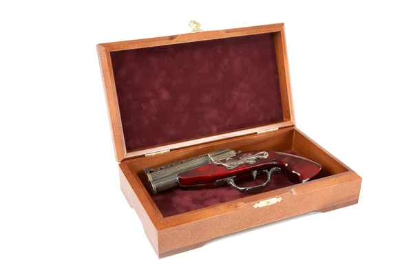 Rakev s pistolí hračky — Stock fotografie