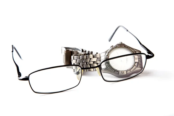 Náramkové hodinky a brýle — Stock fotografie