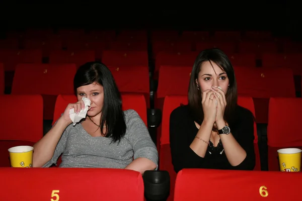 Lányok vannak a moziban, — Stock Fotó