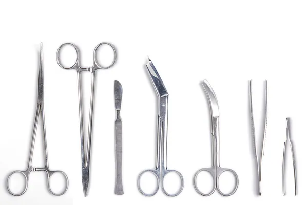 外科医生工具-手术刀、 镊子、 夹子 — 图库照片
