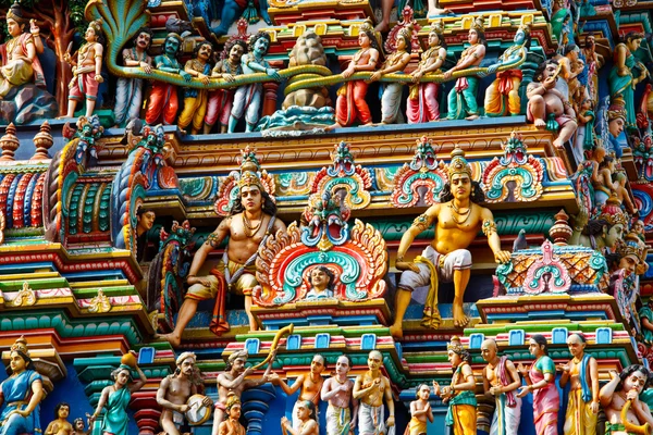 Гопурам (башня) индуистского храма — стоковое фото