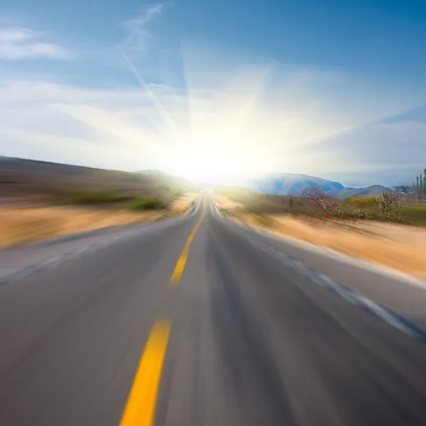 Estrada para o sol borrão de movimento. Quadrado — Fotografia de Stock