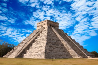 Mayan pyramid in Chichen-Itza, Mexico clipart