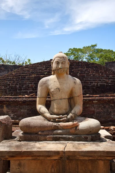 古代の仏像を座っています。 — ストック写真