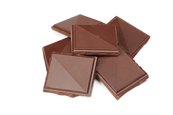 Σωρός μαύρης σοκολάτας απομονωμένος — Φωτογραφία Αρχείου