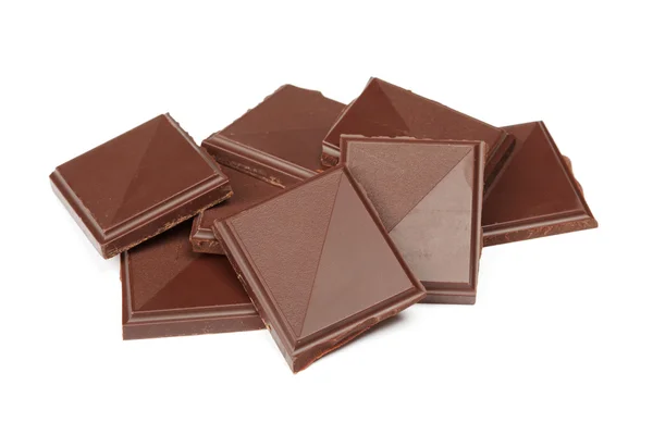 Haufen dunkler Schokolade isoliert — Stockfoto