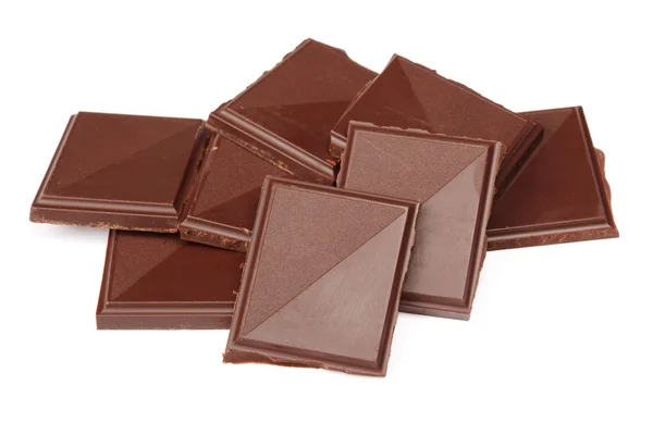 Hromada tmavé čokolády izolované — Stock fotografie