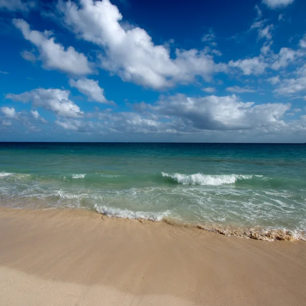 Hermosa playa y mar — Foto de Stock